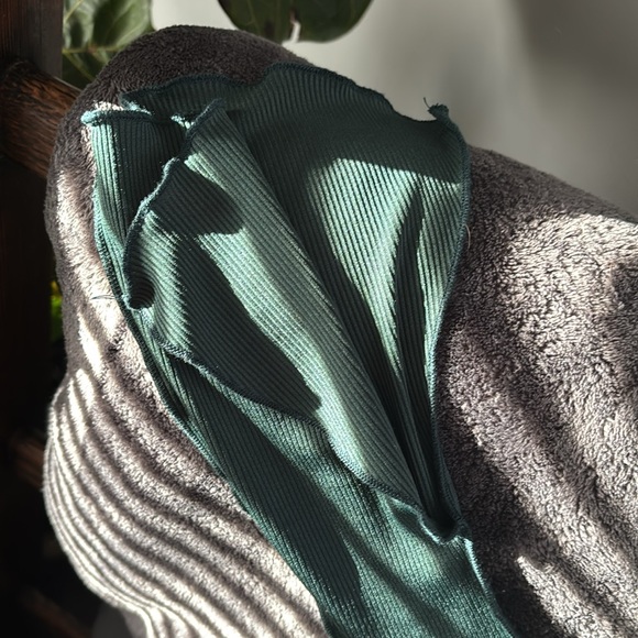 Bell Sleeve Y2K crop top - Picture 3 of 6